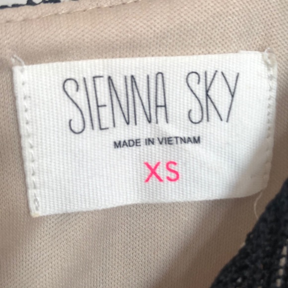 Lace Crop Top - Picture 2 of 3